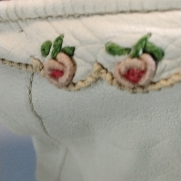 WOMENS KID SKIN LEATHER EMBROIDERED  GLOVES - Picture 2 of 3